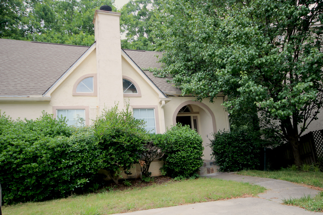 Front Door - 5BD/3BA End-Unit Home — Bike to KSU | Hardwood / Tile Throughout | 6-Car Parking