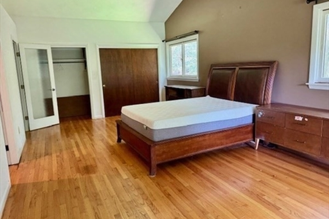 Bedroom - $695/room in Amherst Duplex