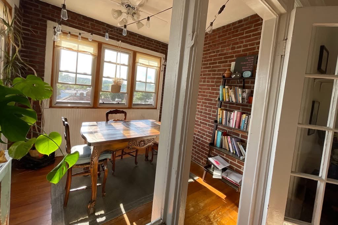Sunroom / Three season porch - $1175 Room in 2bd/1ba JP – Easy MBTA Commute to Northeastern (Green Line/39 Bus) Apartments