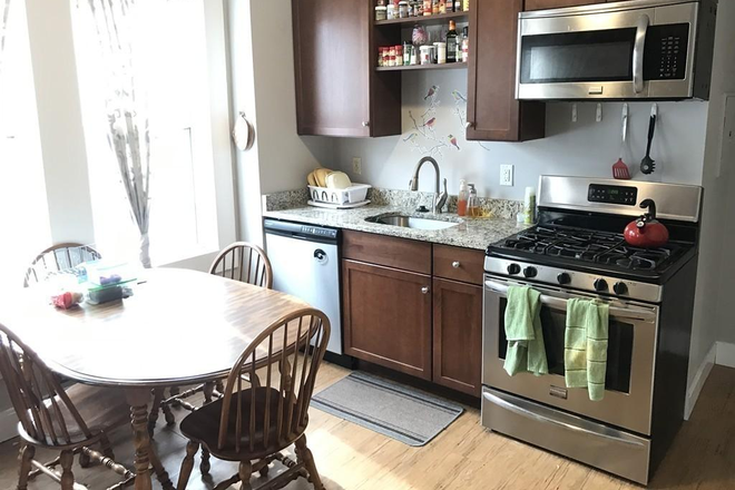 Kitchen - Gorgeous 5Bed/2Bath Duplex Space of Living! Apartments