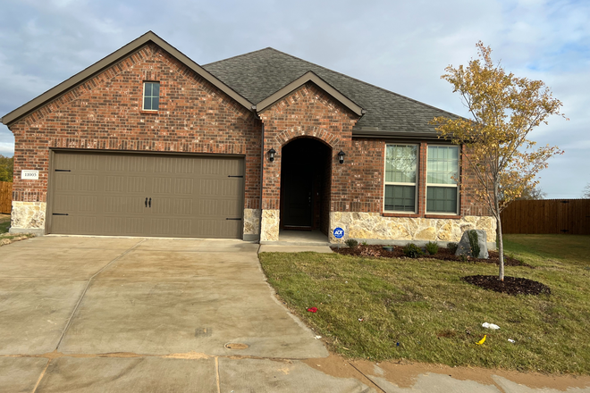 Outside - Room for Rent in Mustang Trail- Fully Secured(Smart Home)