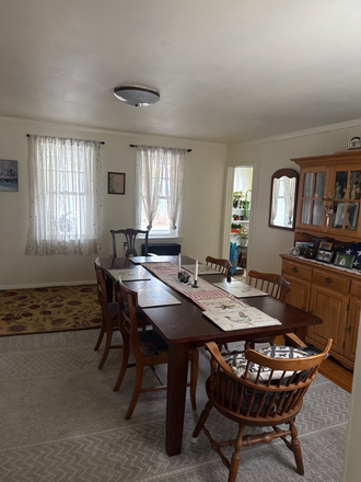 Dining Room - Bedroom/ Private 1/2 Bathroom with shared shower. !0 minutes to UM