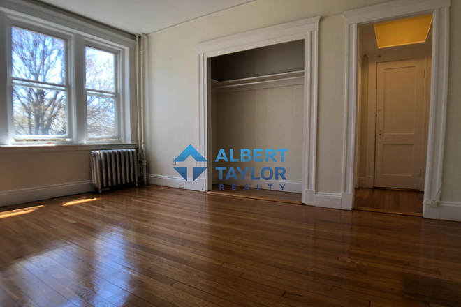 Living Area - Studio on Boylston with Heat & Hot Water!! NO FEE!!