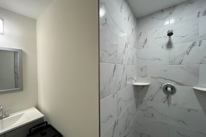 Full Bathroom 2 - Furnished rooms in shared home-John St-Princeton