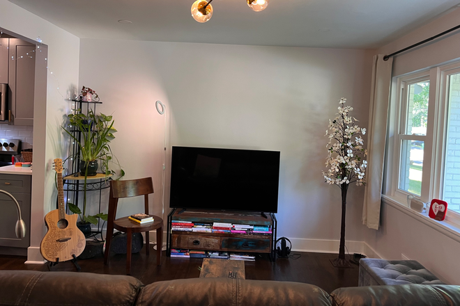 Living room - Cozy and convenient home in Decatur