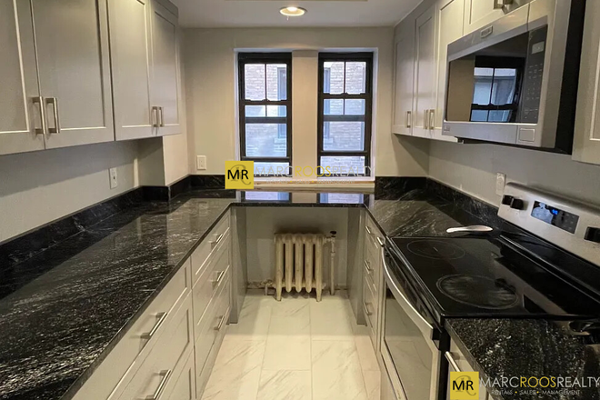 Call NOW for showings! 617-236-8550 - PARK DR - *NO FEE* UNIQUE DUPLEX 4BR IN AUDUBON CRCL FOR *9/1/2026* W/ 2 BA, H&HW INC, LNDRY ON SITE Condo