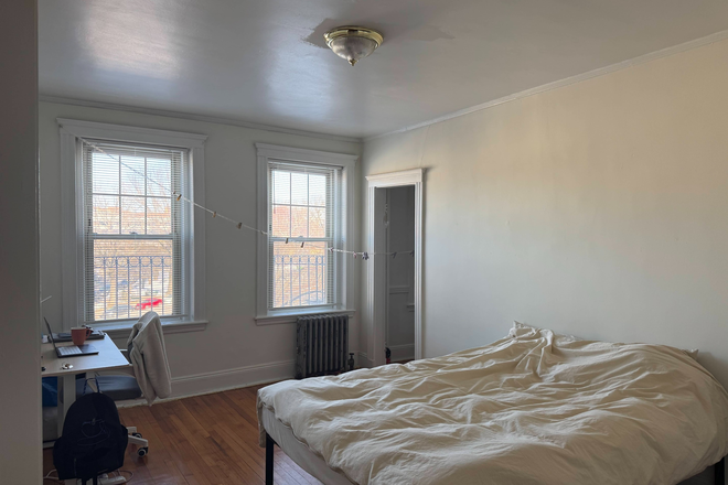 living room - Bright & Spacious Studio in a Wonderful Location Apartments