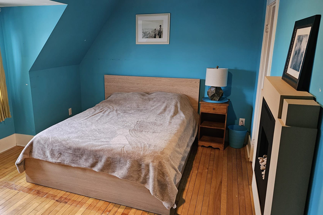 Blue Room: $1330 Private room with Queen sized bed - Private rooms in a coliving house at Dovercourt Road, Toronto. Utilities included!