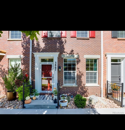Front of house - Private Furnished Basement Suite in Cozy North Westminster Townhouse - Ideal for a Grad Student