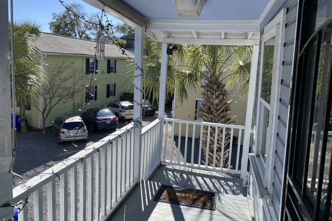 Patio - Eclectic Pied A Terre