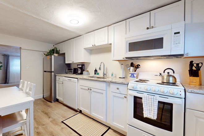 Kitchen - CHE792B | Fully-furnished 1 Bedroom in Brookline, MBTA Apartments
