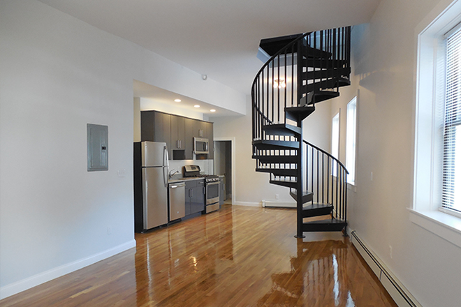 Living Room - Spacious 3-Bed, 1.5-Bath in Inman Square | In-Unit Laundry + Heat/Hot Water Included Apartments