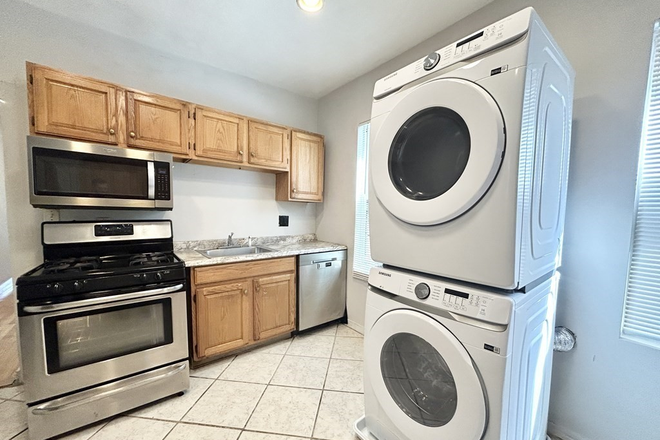 kitchen - 4 Beds in Dorchester and washer, laundry in unit Apartments