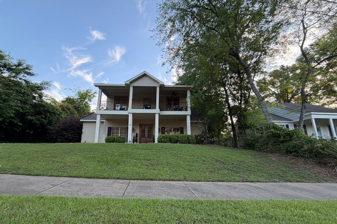 front - 3 Bed/2.5 bath Duplex Unit B in the Belhaven Community Duplex