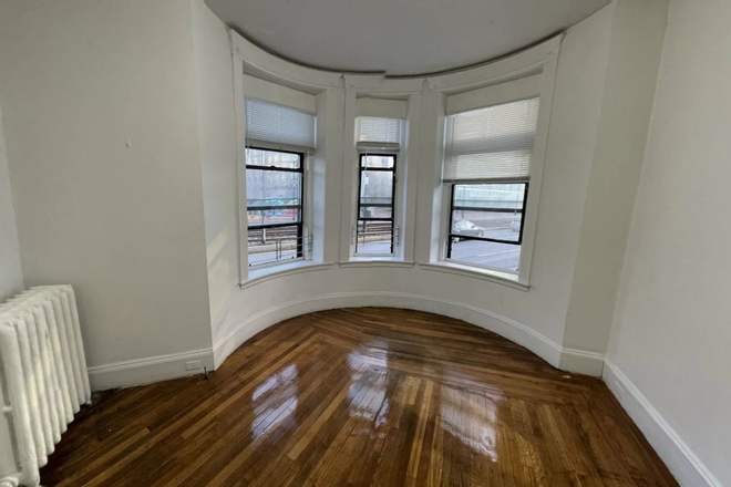 Bedroom 1 - Two Bedroom Apartment Close to Northeastern and T