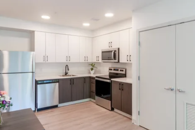 Kitchen (shared) - Fieldstone Artisan Graduate Apartments