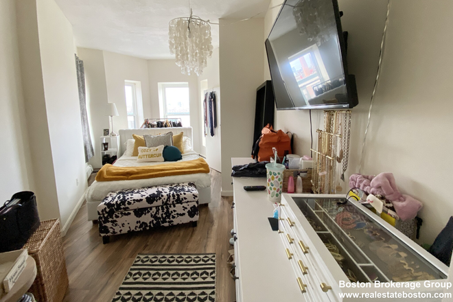 room - Walk to Berklee! | Laundry | Dishwasher | Open Concept Living Apartments