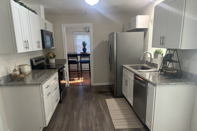 Kitchen - Charlton Farms House