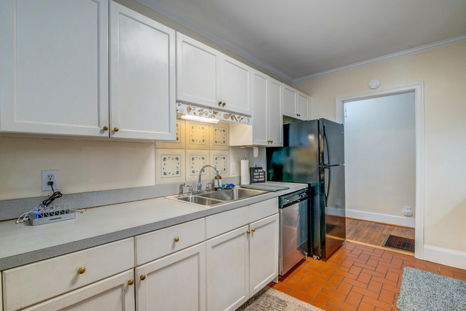 Kitchen - 3 bed/1 bath Riverland Terrace (James Island) home for rent. 12 min from MUSC - short terms availa