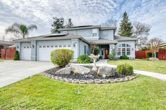 3-Car Garage, Gated Community on Golf Course, Beautiful Spacious Home - Beautiful 4b/3b Home (Gated Community on Golf Course)
