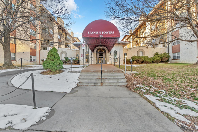 Spanish Towers Apartments - Entryway - Spanish Towers Apartment - Fully Furnished Single Room in 2 Bedroom Apartment