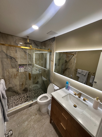 full bathroom image - Oasis Duplex