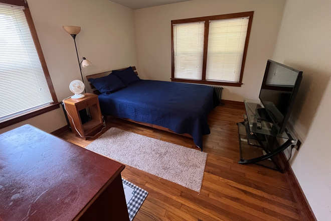 Bedroom - Room in house close to UConn/Storrs