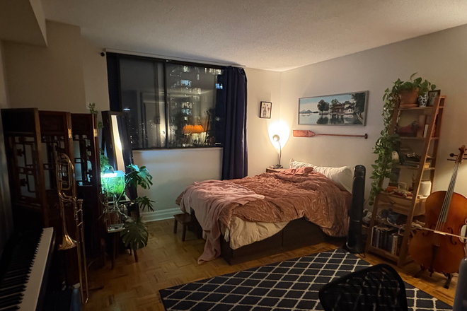 Primary bedroom - 2 Bedroom Furnished Apartment in Bay-Bloor Neighborhood