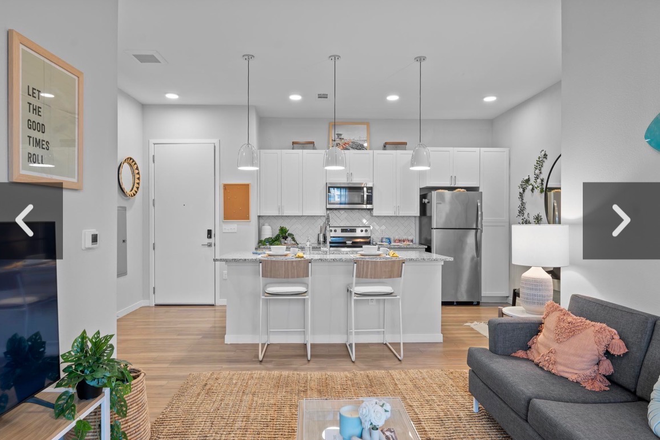 kitchen/living room area - Stadium House