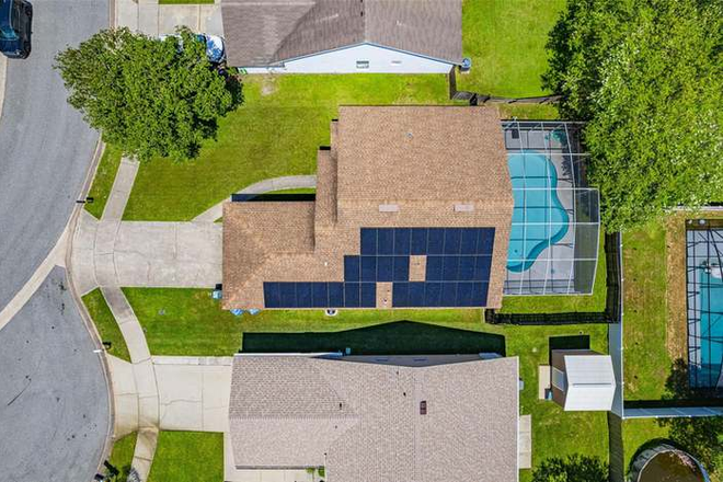 Overhead View of The Home With Pool - Bedrooms For Rent! 10 minutes away from UCF! (FEMALES ONLY) House