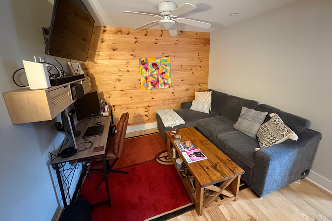 Living room - Fully Furnished Downtown Sublet - Minutes to Lake and Church St. Duplex