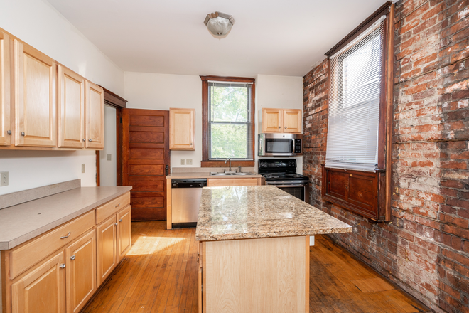 Kitchen - 240 E University