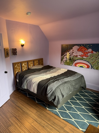 Bedroom - Summer Sublet in historic house near Chapin Park