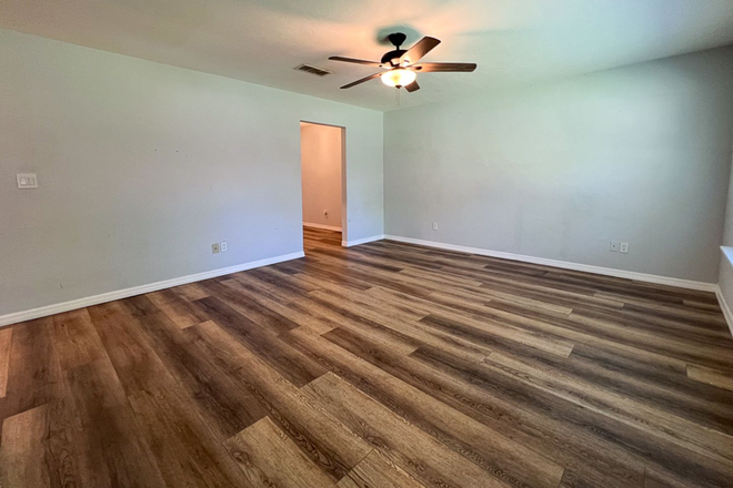 Photo - 2295 - Pineridge Apartments