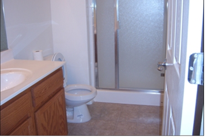 Bathroom for Room4 - Single family house rooms for rent at the east north Merced CA , less 10 minutes to campus