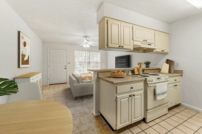 Kitchen - Oxford Manor