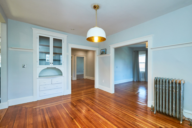 Dining Room - Beautiful 3 Bedrooms/1 Bath Apartment Close to Savin Hill T