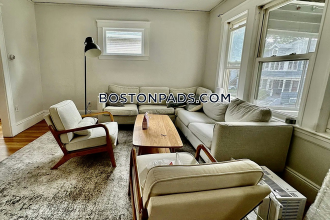 Living Room - NO BROKER FEE! 4 Bed 1 Bath Apartment on Sunset Rd. Close to Tufts Campus
