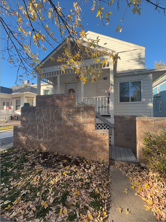 Front of house - Cute House close to everything CU!!