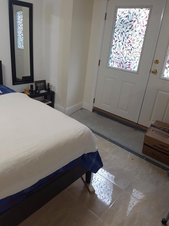  - Large open studio, pvt entrance ,private kitchen & bath, for one person. Walk to Campus.   Fl exible