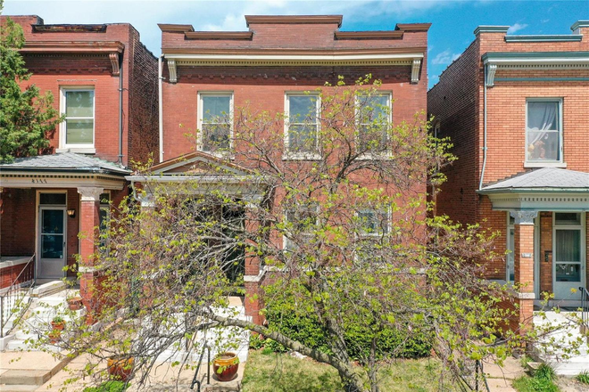 Outside Street View - Beautiful 3 Bedroom Townhome in Historic Shaw District