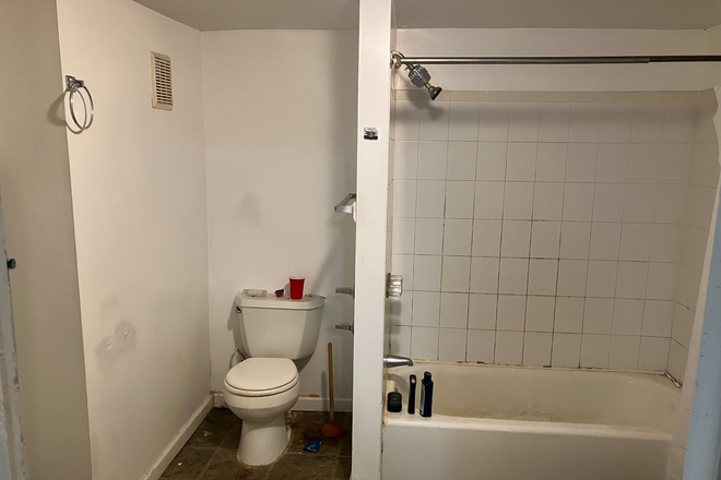 bathroom - Room with own bathroom for rent $650/month
