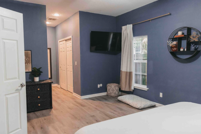 master bedroom - South St. Pete Gem, Close to ocean. House