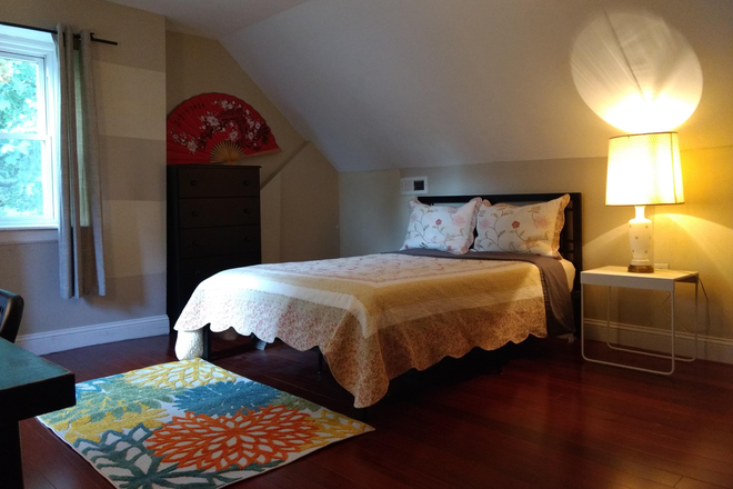 Bedroom - Beautiful Fully Furnished House Near SJU Avail Now or June 2025 - Hotel Like Living