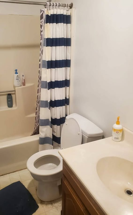 bathroom - Single room in an awesome 4B house close to downtown