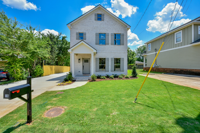 Front View - 4 Beds/4.5 Baths - 1 Mile from Coleman Coliseum House