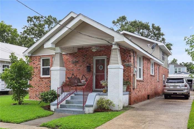 336 Vinet - Charming 3 Bedroom Home in a safe, quiet neighborhood. Large yard and freshly renovated.