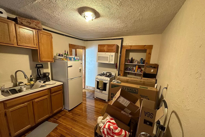 . - **NO FEE** One Bedroom, 1 bath apartment within walking distance from campus
