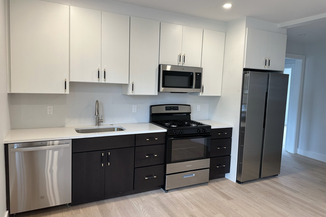 kitchen - UPDATED 6 BED/ 2 BATH AVAILABLE 2027. Duplex