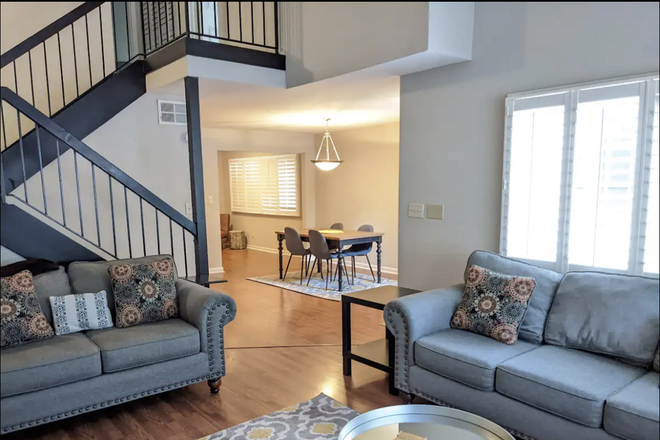 Living Room - 2 bed 2.5  bath townhouse in gated community less than 5 miles from campus